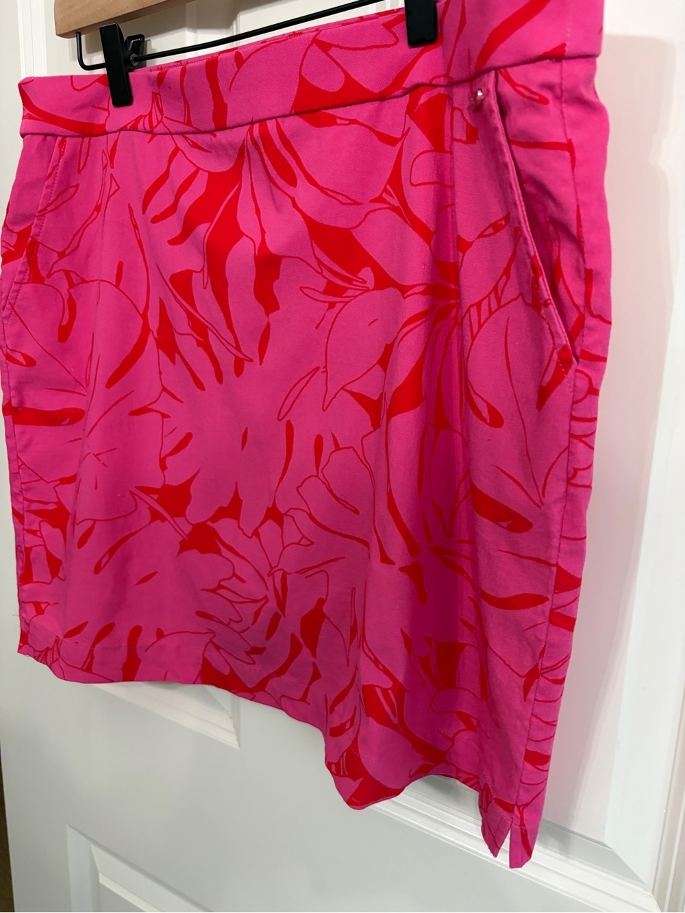 Rafaella size XL bright pink skort with floral design. Preppy perfection. - Picture 5 of 13